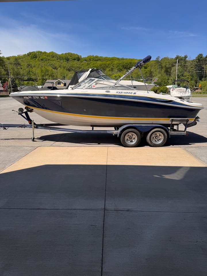 2006 Four Winns 220